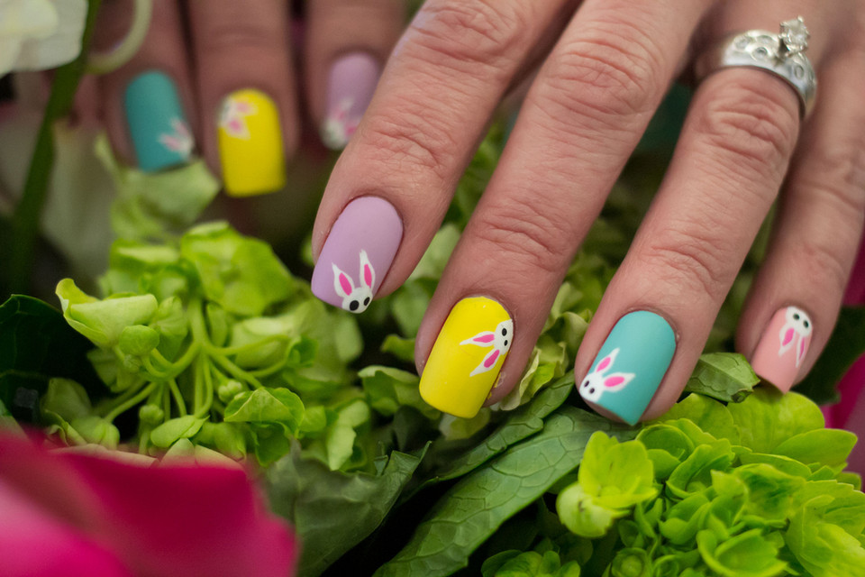 Wielkanocne paznokcie - pomysły i inspiracje na świąteczny manicure