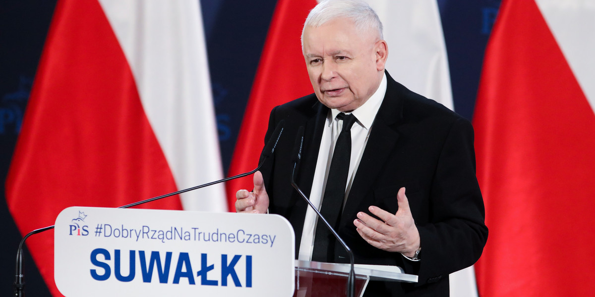 — Dzisiaj padły takie słowa, że my jesteśmy winni za to, że nie przychodzą pieniądze z Brukseli. Proszę państwa, my nie jesteśmy niczemu tutaj winni — przekonywał prezes PiS.