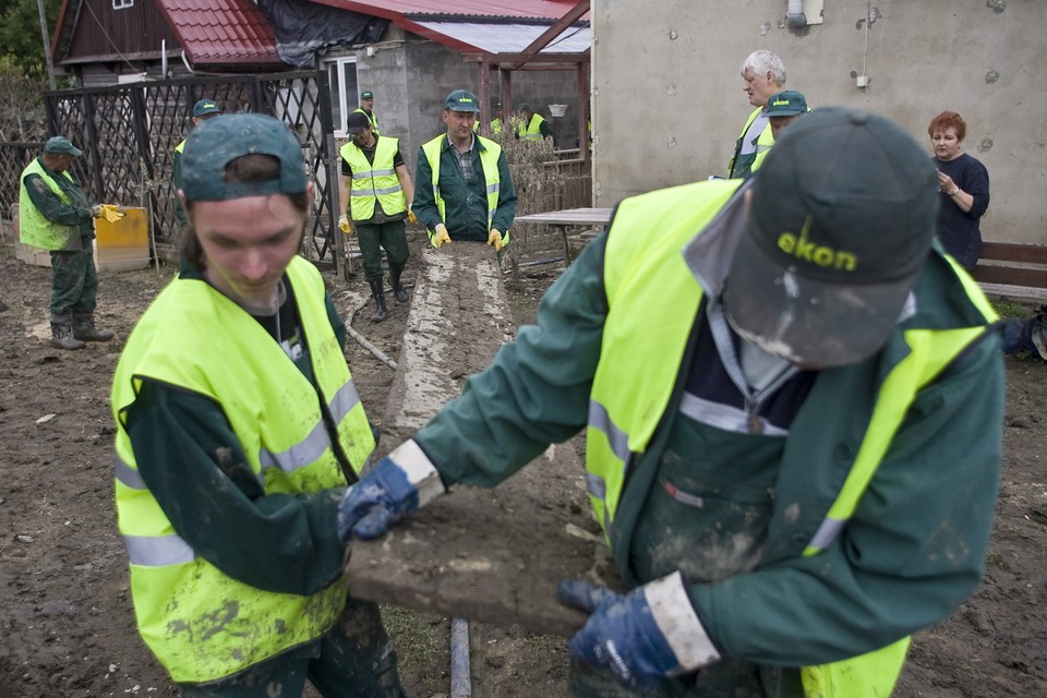 WILKÓW NAPRAWIANIE SZKÓD PO POWODZI