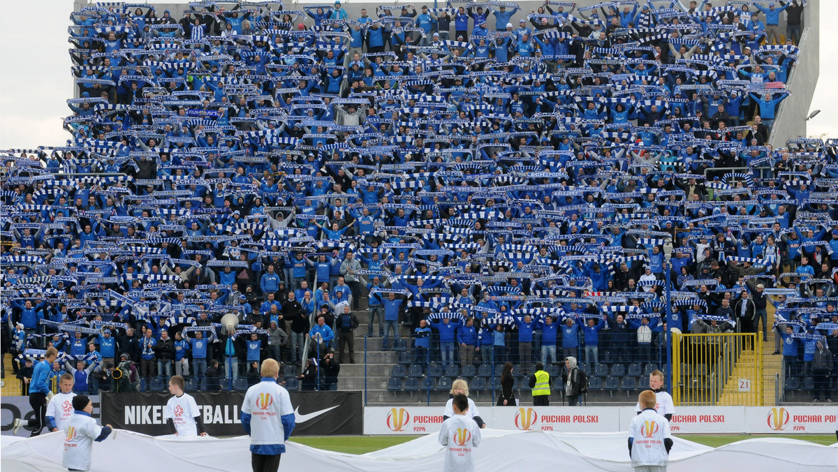 Zarząd Stowarzyszenia Wiara Lecha jednoznacznie odcięło się od zdarzeń, które miały miejsce na Stadionie im. Zdzisława Krzyszkowiaka w Bydgoszczy po zakończeniu finałowego spotkania Pucharu Polski pomiędzy Lechem Poznań i Legią Warszawa. Poinformowano o tym w specjalnym oświadczeniu.