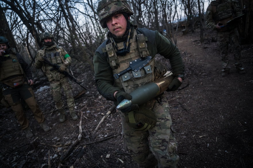 Ukraiński żołnierz na froncie w obwodzie donieckim, kwiecień 2024 r.