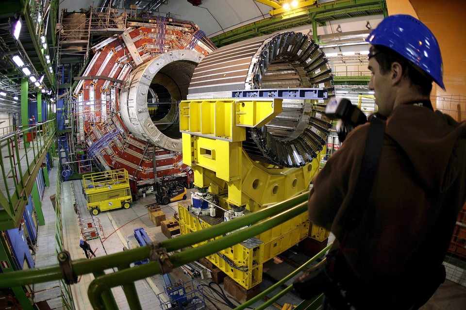 SZWAJCARIA CERN AKCELERATOR LHC ARCHIWALNE