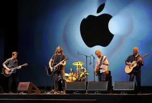 Foo Fighters zagrali na premierze iPhone'a 5 Apple'a