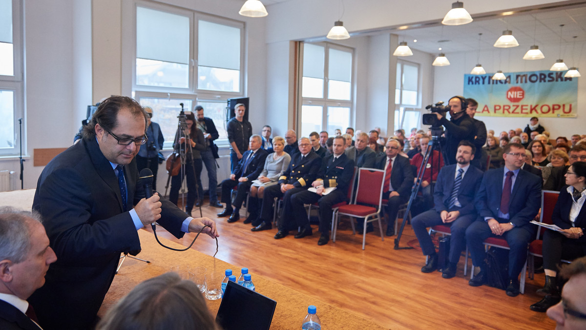 Ponad stu mieszkańców Krynicy Morskiej i okolicznych miejscowości uczestniczyło w spotkaniu z przedstawicielami rządu na temat planów budowy na Mierzei Wiślanej przekopu. Wielu mieszkańców Krynicy jest przeciwna inwestycji.