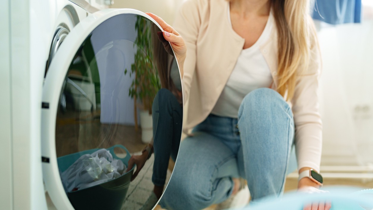 Prečo by ste dvierka práčky nikdy nemali nechávať úplne otvorené. (Ilustračný obrázok)