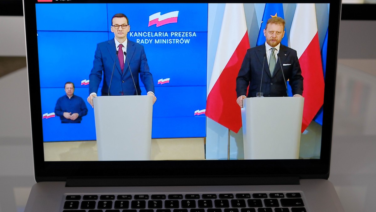 Koronawirus w Polsce. Mateusz Morawiecki ogłosił dziś nowe ograniczenia w przestrzeni publicznej. Premier wyraził przekonanie, że po Wielkanocy będzie możliwy powrót do pracy.