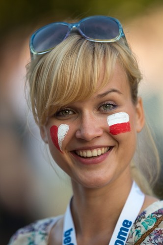 Polska fanka przed meczem grupy A mistrzostw świata siatkarzy z Kamerunem