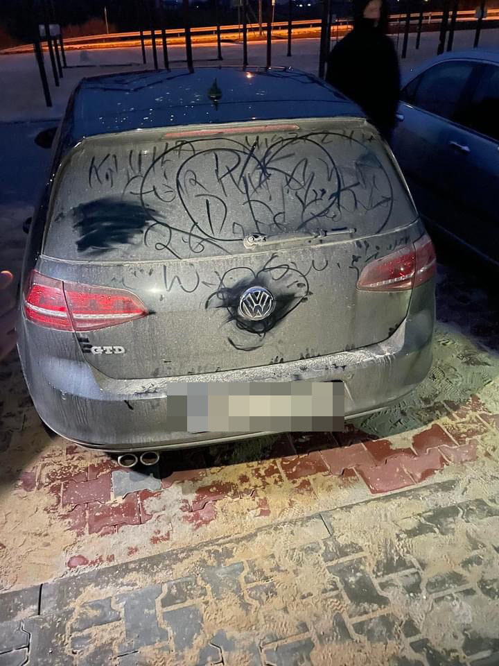 Skandal w Górnie. Ktoś zniszczył i okradł auta piłkarzy