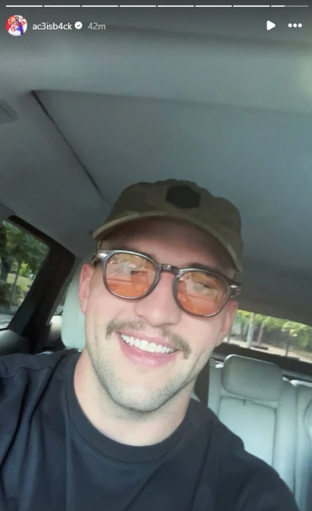 Veljko Ražnatović pozirao u automobilu 