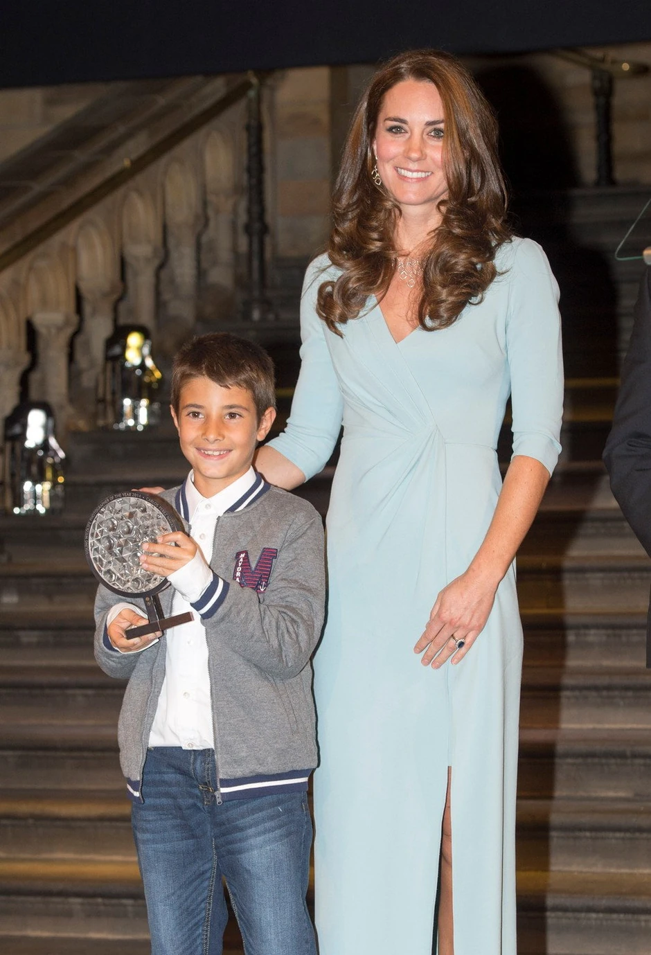 Karlosu je nagradu uručila vojvotkinja od Kembridža