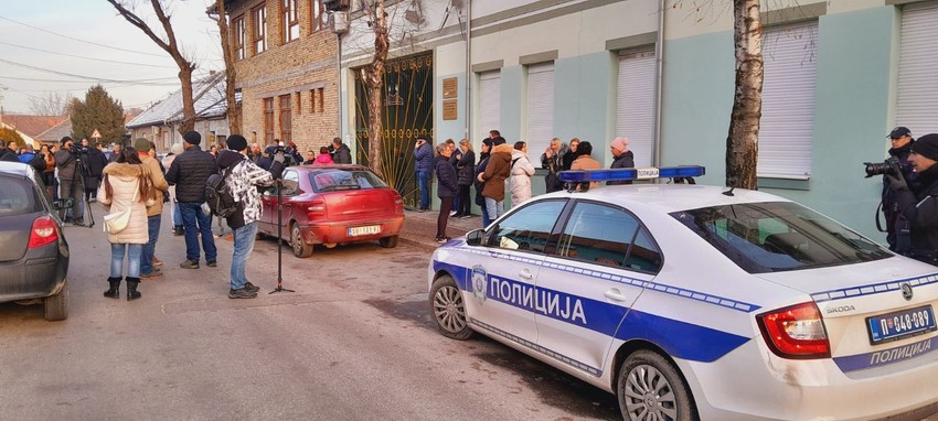 Protest roditelja ispred OŠ "Sečenji Ištvan", Subotica