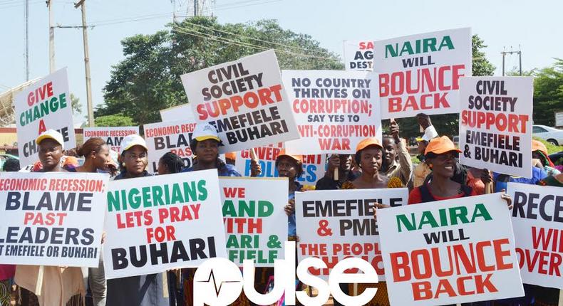 500 Protesters declare for Buhari, Emefiele, others [PHOTOS]