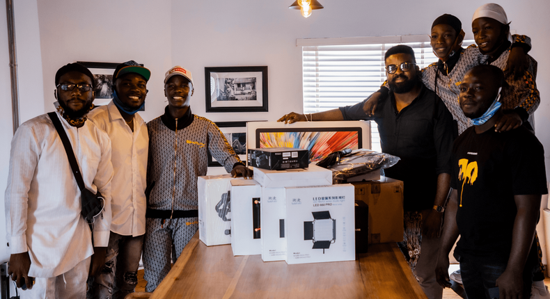 Last year, Netflix rewarded the Ikorodu Bois with a filming starter pack to support the quality of their productions. The film starter pack was delivered by Legendary Nollywood director, Kunle Afolayan