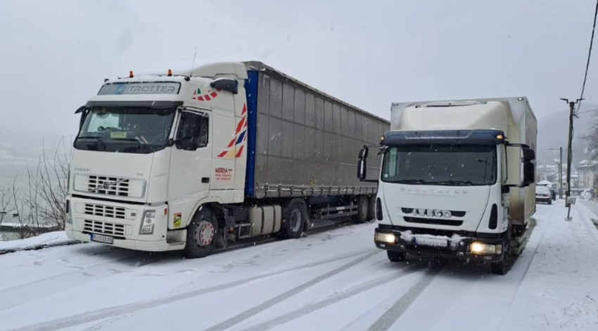 Zatvoren put iz pravca Donjeg Milanovca ka Golupcu