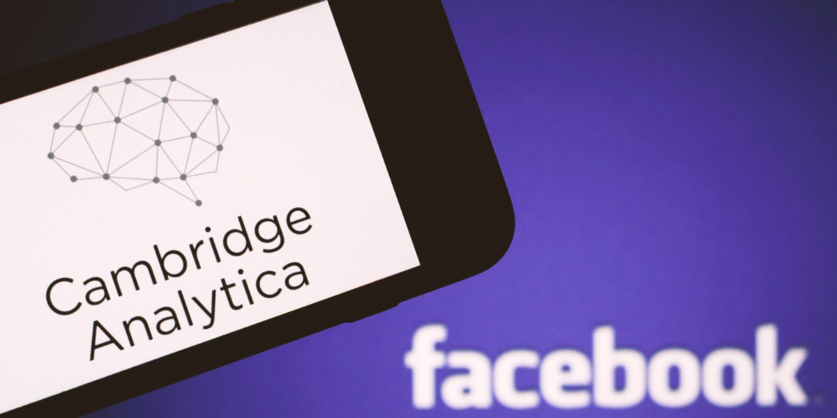 Choć Facebook zgodził się zapłacić karę w związku z aferą Cambridge Analytica, nie oznacza to, że koncern wziął na siebie winę za zarzucane mu naruszenia prawa.