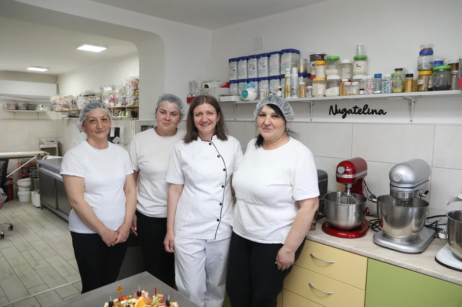 Svoj biznis započela je uz velika odricanja, pozajmljeni novac i ulaganje svake zarade nazad u posao