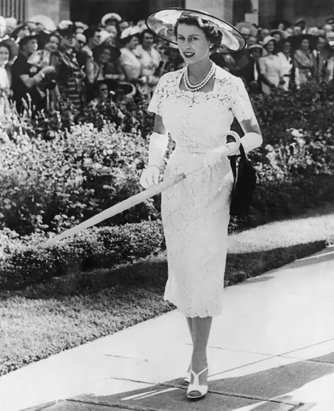 Elżbieta II podczas wizyty w Sydney, Australia, 1 lutego 1954 r. / Getty Images