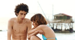 Ten pierwszy raz. Komedia "Cierpienia młodego Edoardo" [WIDEO]