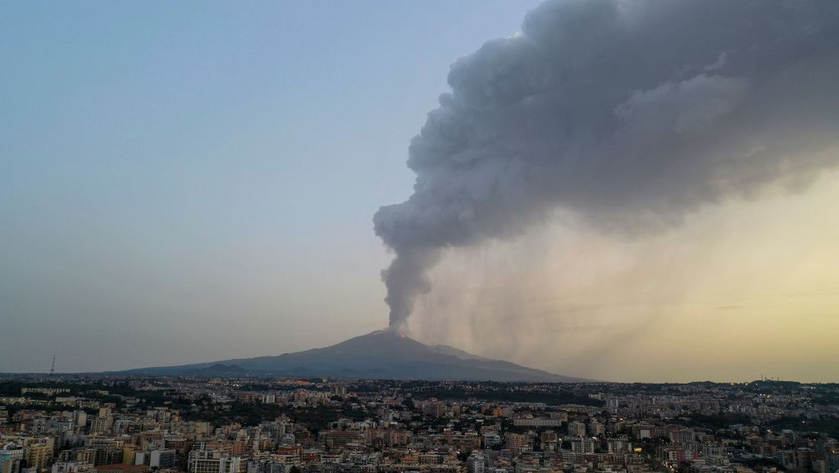 Włochy: Wulkan Etna urósł. To rezultat dużej aktywności
