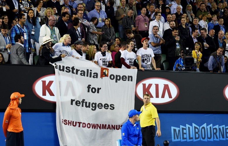 Skandal podczas finału Australian Open. Aktywiści wdarli się na kort