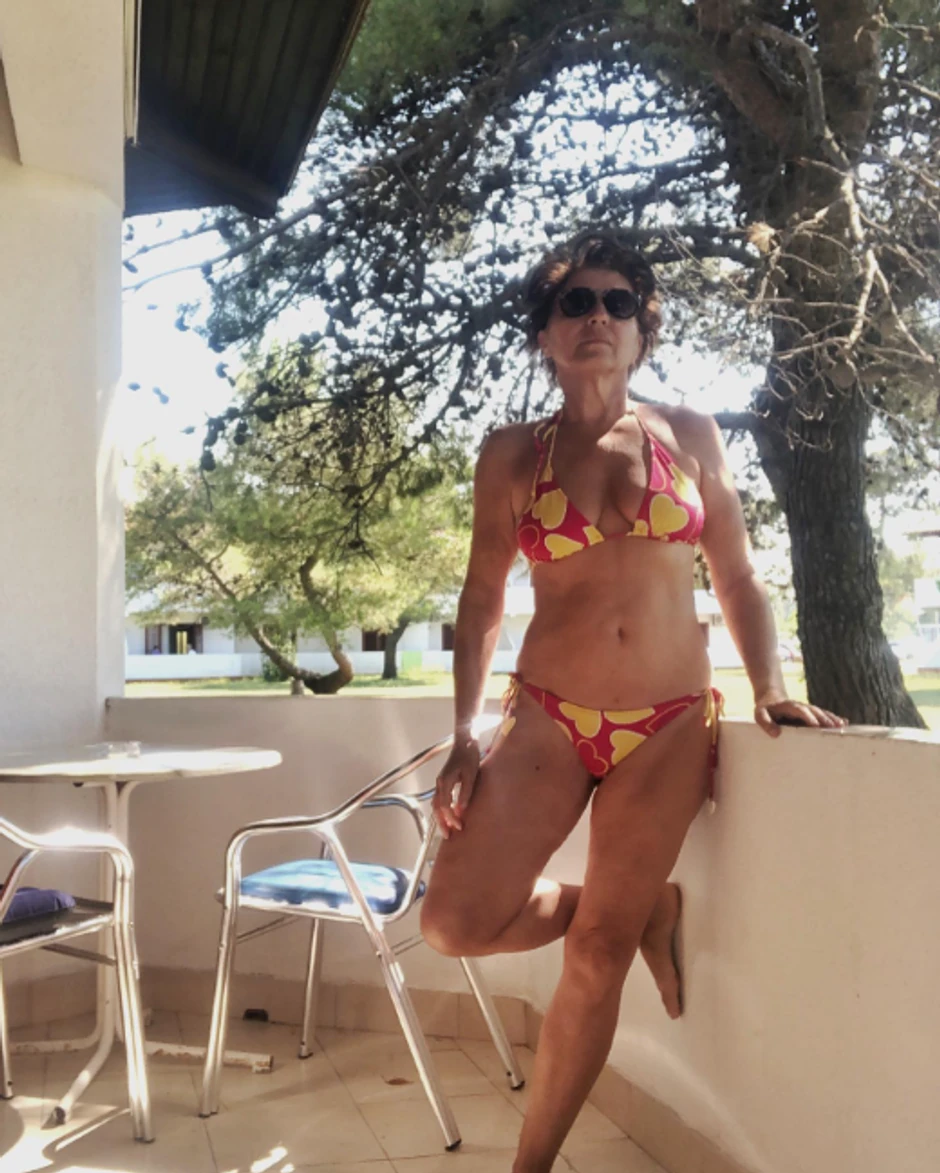Mirjana Karanović u bikiniju