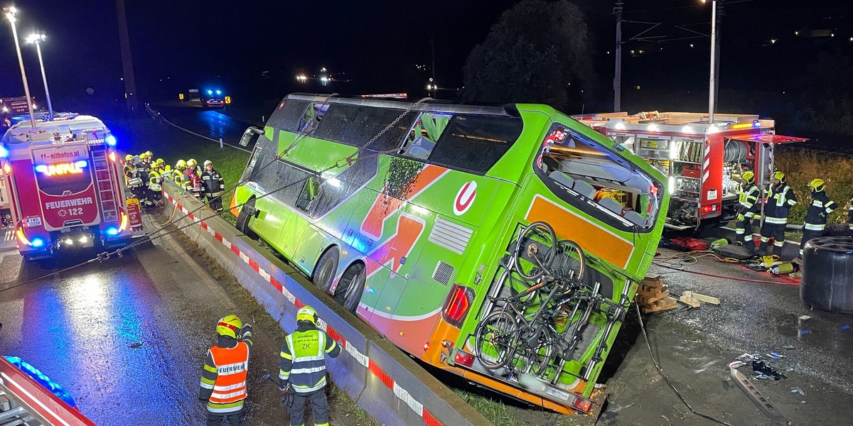 Koszmarny wypadek Flixbusa. Nie żyje 19-latka. Jest wielu rannych.