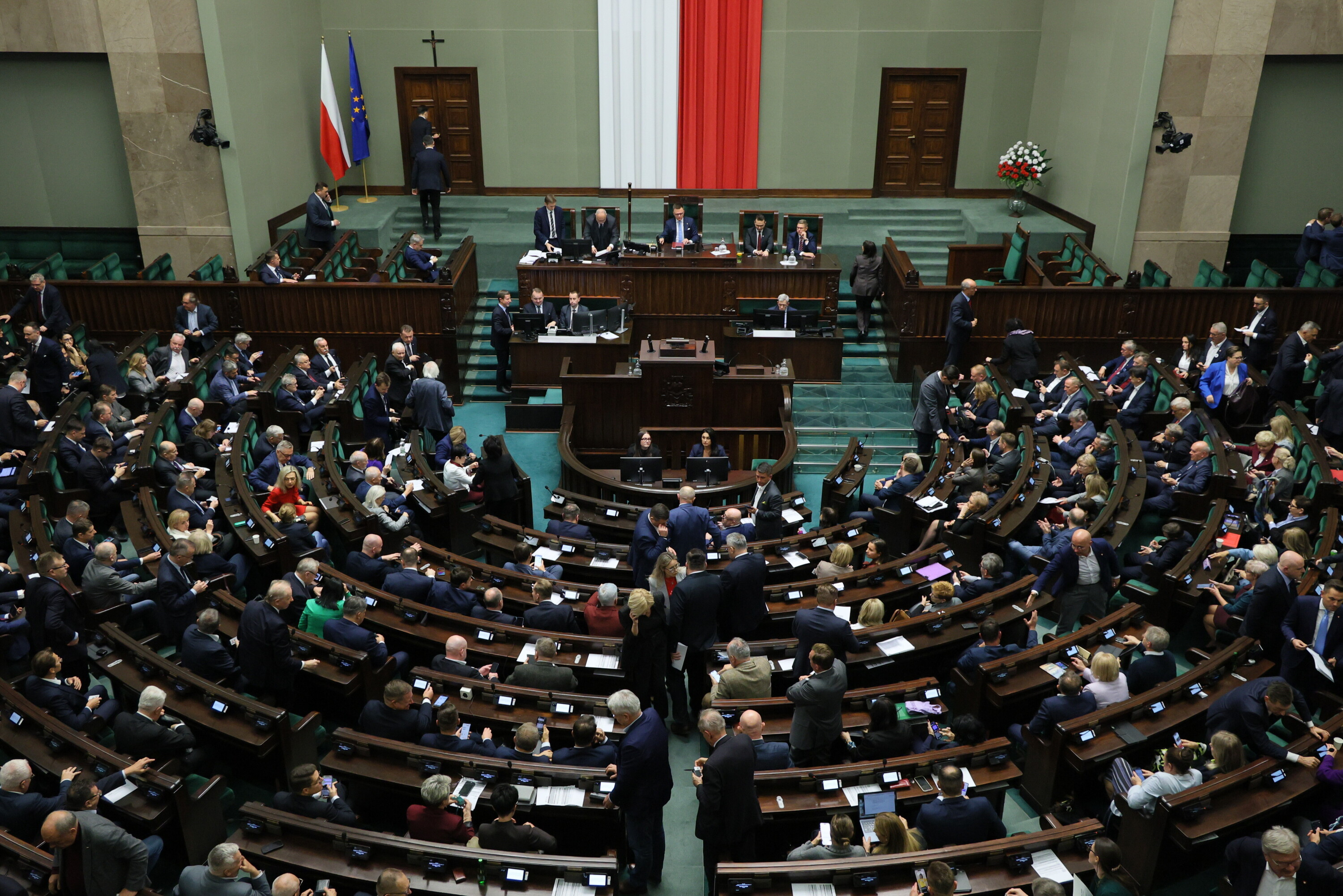 Rosyjski ślad w kryptowalutach: PiS i Konfederacja blokują ustawę