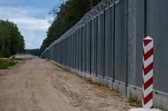 Mur w okolicach miejscowości Opaka Duża, sierpień 2022 r.