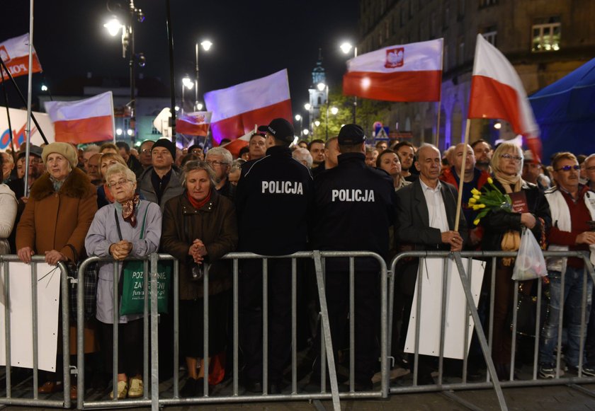 Takiej obstawy rocznica katastrofy jeszcze nie miała! Zapłacili krocie