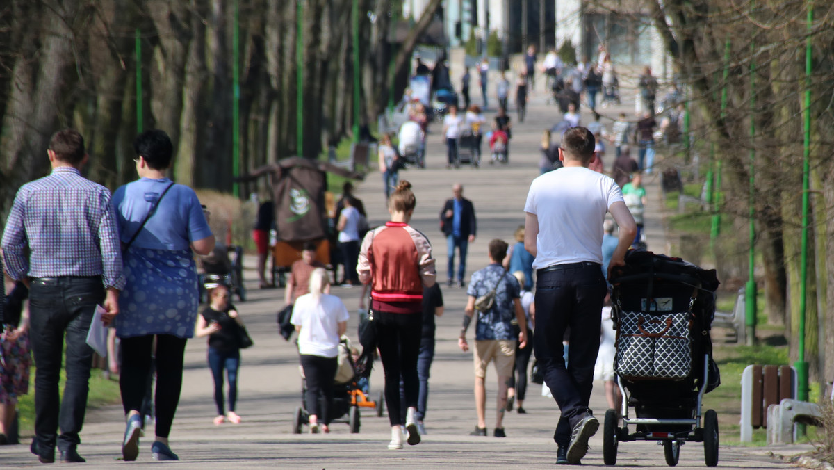 Od dziś - przez miesiąc - białostoczanie mogą składać projekty do budżetu obywatelskiego. Pomysły mieszkańców zostaną zrealizowane za 10 milionów złotych. Kwotę tę miasto przeznaczy na projekty osiedlowe, ogólnomiejskie oraz - po raz pierwszy - oświatowe i z zielonego budżetu.