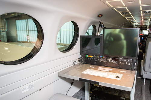 Wnętrze Papuga Beechcraft King Air B300 – aparatura pomiarowa, fot. PAŻP