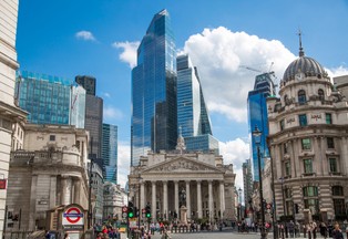 Podwyżka podatków dla firm może zlikwidować nawet 130 000 miejsc pracy