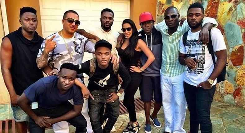 R2bees and Wizkid in a group pic