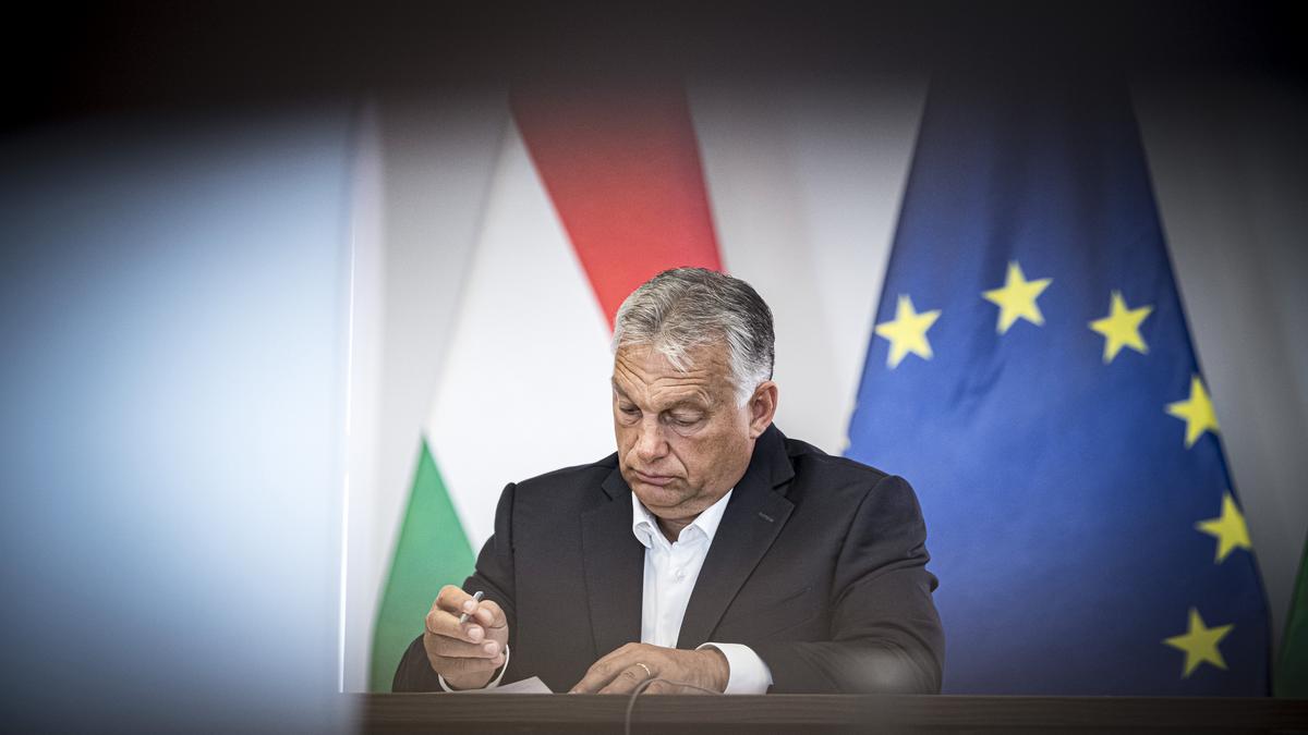 Kirúgták a 168 Óra főszerkesztőjét, Rózsa Pétert, egy Orbán-kép miatt -  Blikk