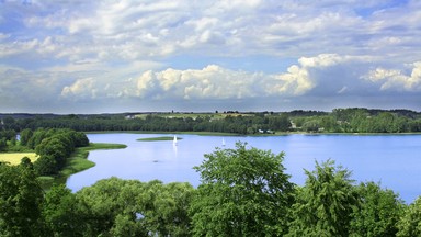 Poprawił się poziom wód w mazurskich jeziorach; dobre warunki do żeglowania