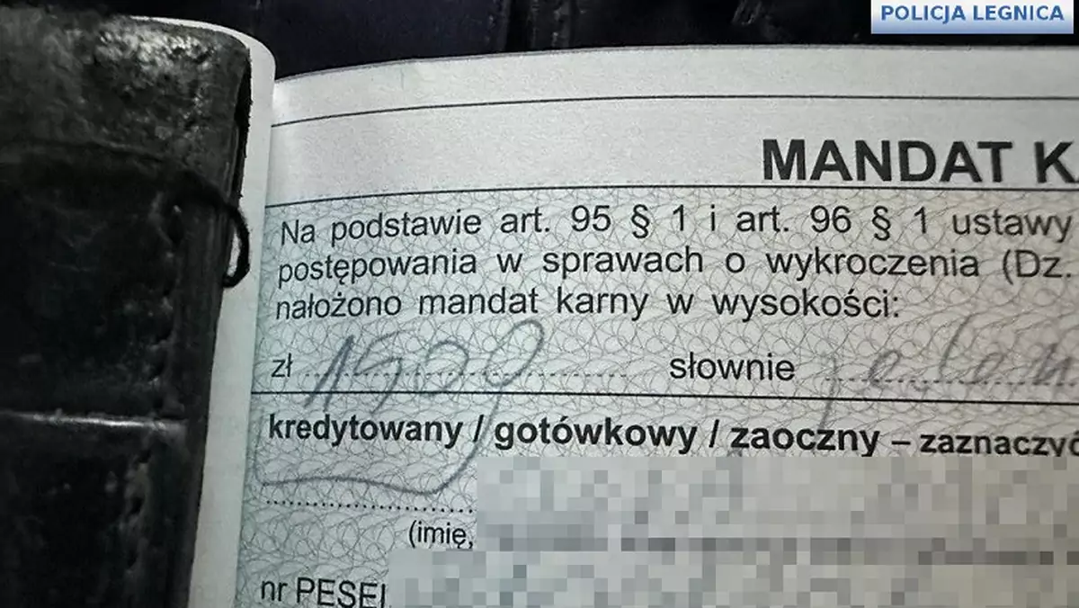 Nie ustąpił pieszej pierwszeństwa. Nie wiedział, kto za nim jedzie