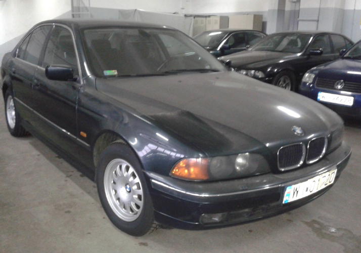BMW 528i - 2000 rok - przebieg 248 434 km. Cena wywoławcza - 12 200 zł
