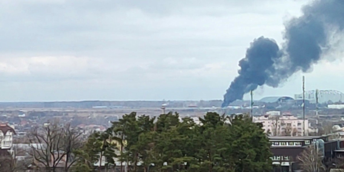 Lotnisko Hostomel na przedmieściach Kijowa zostało zaatakowane przez helikoptery armii rosyjskiej. 