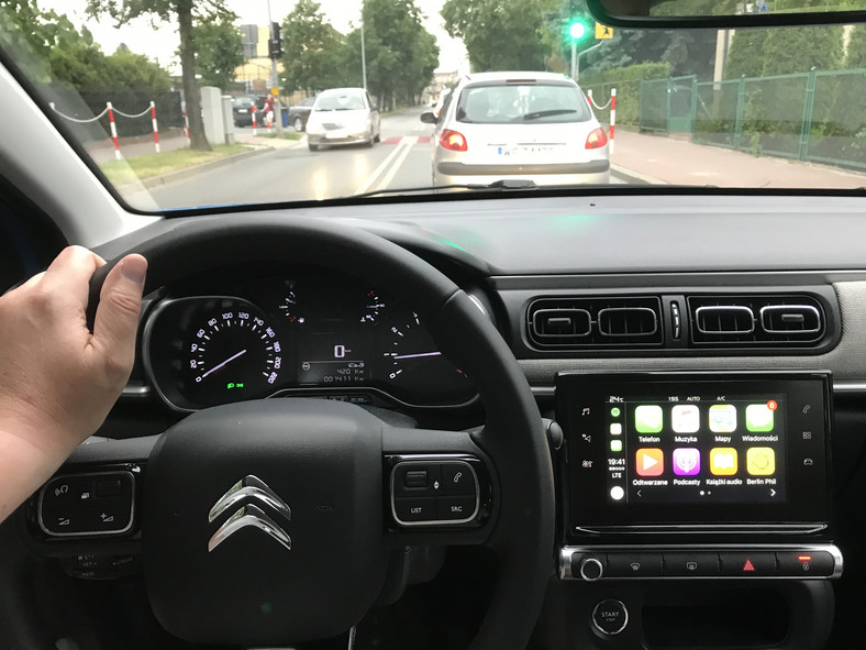 Do obsługi C3 łatwo się przyzwyczaić. Na ekranie widoczny tryb CarPlay