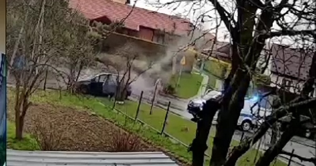 O włos od tragedii. 10-latek wbił się w ogrodzenie skradzionym autem, wcześniej prawie potrącił dziecko