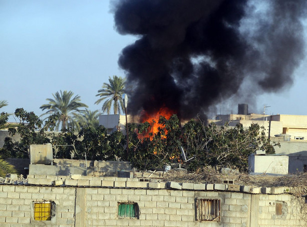 Trypolis w ogniu. NATO bombarduje kryjówki libijskiego dyktatora