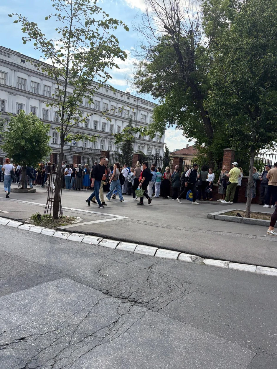 Redovi kod Vaznesenjske crkve