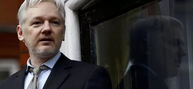 Julian Assange sterował siecią hakerską z ambasady Ekwadoru. Mógł mieć wpływ na wybory w USA