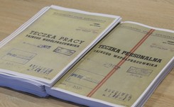 IPN opublikował opinię w sprawie teczki TW 'Bolek'. 'Materiał porównawczy pochodził od 11 osób'