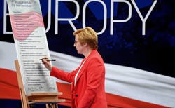 Europosłanka PiS poprosiła o głos na Twitterze. Internauci kpią z jej wpisu