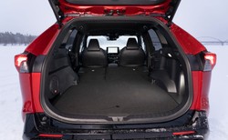 Ma silnik 2.5 i spala 3,7 l na 100 km. Toyota trzęsie rynkiem