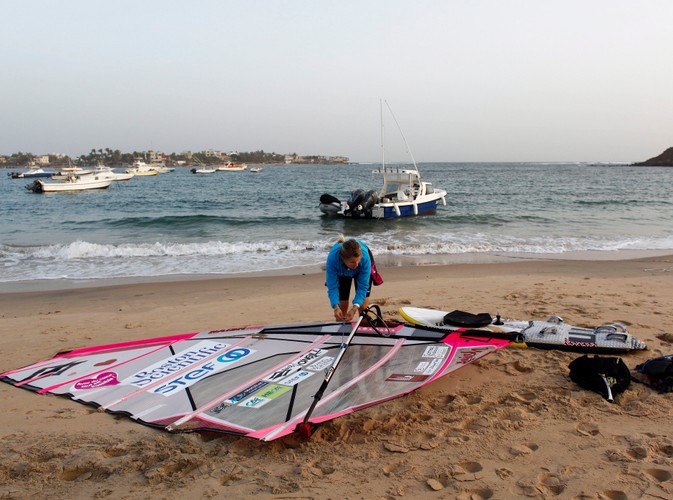 Sarah Herbert jest wielokrotnie nagradzaną windsurferką medalistką. W 2008 roku odkryto u niej arytmię serca i z tego powodu lekarze musieli wszczepić jej rozrusznik serca. Dwa miesiące po operacji wygrała Europejskie Mistrzostwa w Windsurfingu