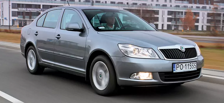 Škoda Octavia II (2004-13) – trudno o bardziej pakowny i funkcjonalny samochód kompaktowy 