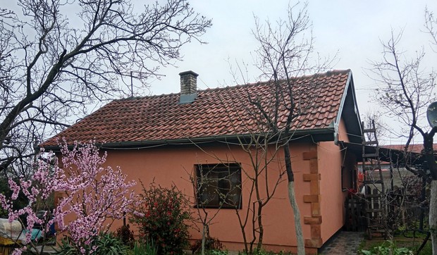 Milomir prodaje kuću i voćnjak