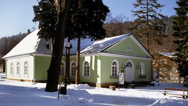 świetny kierunek na zimowy wypoczynek i kuracje dla seniorów. 4 topowe uzdrowiska w pięknym regionie